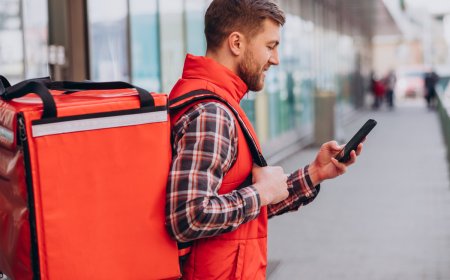 Servicios a Domicilio: El Auge del Delivery en Melilla Más Allá de la Comida